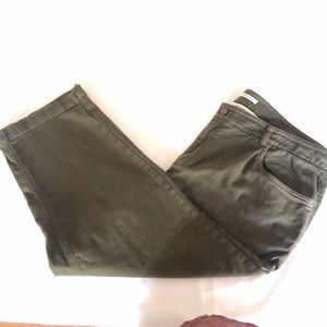 Jones New York Sport Woman crop jeans. Deep green.